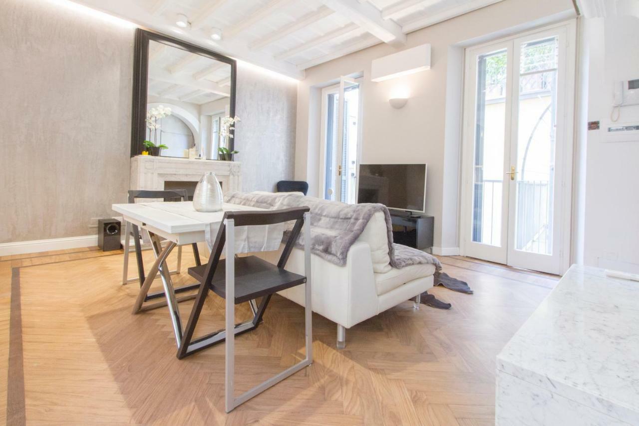 Elegante E Completamente Arredato In Duomo Apartamento Milán